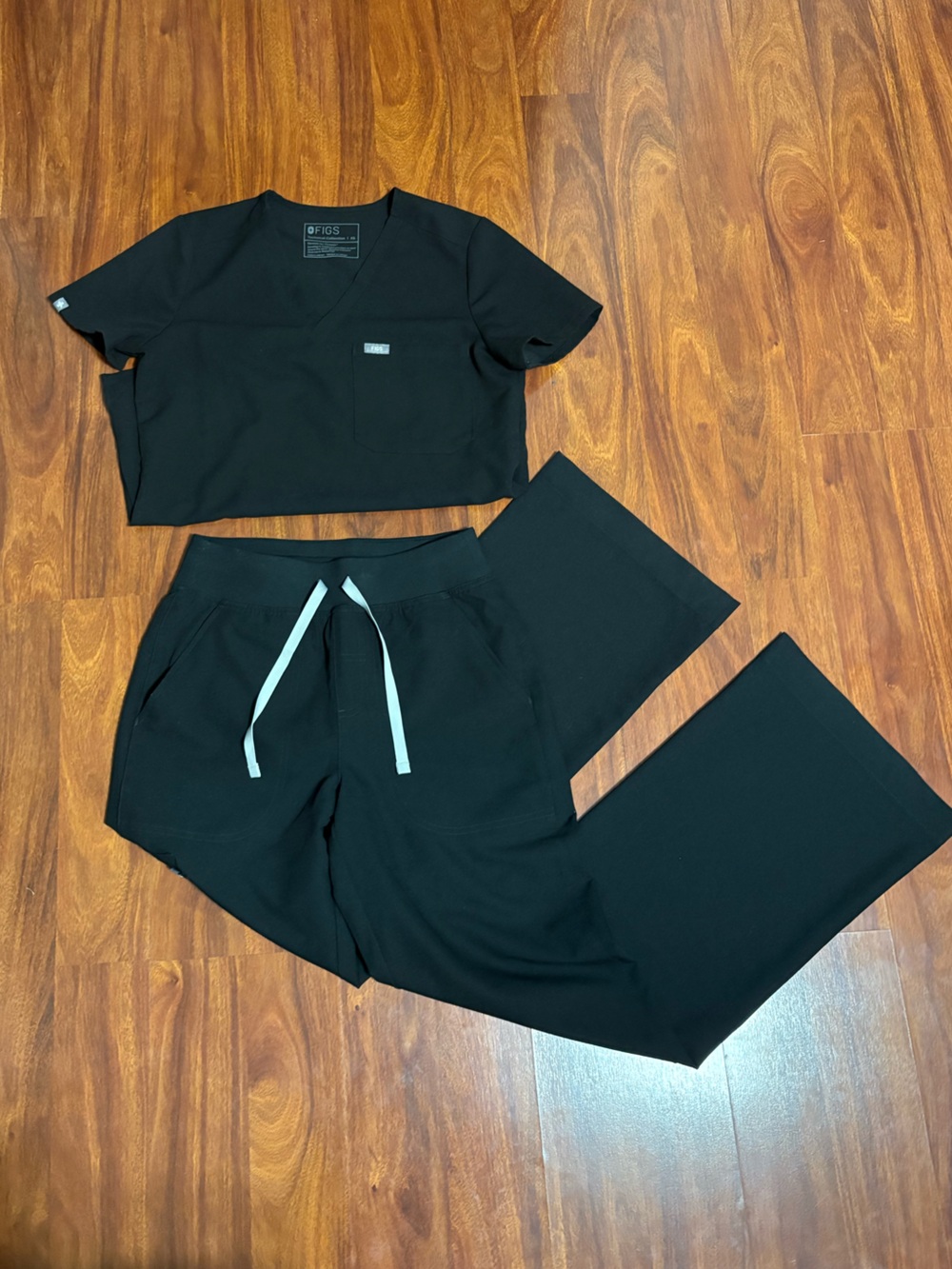 Like New Figs Black scrub set